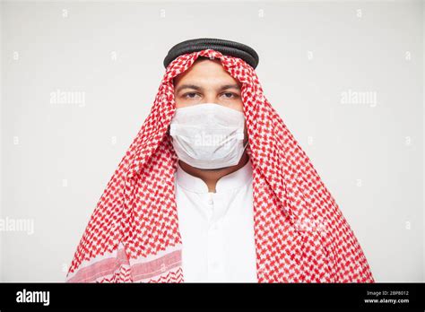 Arab man wearing corona virus covid-19 mask Stock Photo - Alamy