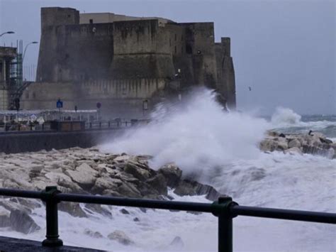 Maltempo In Campania Allerta Gialla Per L Immacolata Con Pioggia