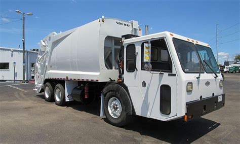 2010 CCC LET2 25 yard New Way Rear Loader Garbage Truck Tampa FL 52066031