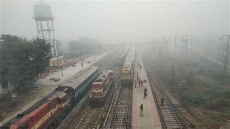 Dense Fog Affects Rail Traffic Under Northern Railways 12 Trains Delayed — Check List India