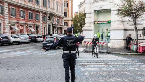 Vigili Urbani A Roma Le Mani Sulla Citt Dai Set Dei Film Ai