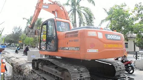 Doosan Excavator DX 225 LCA YouTube