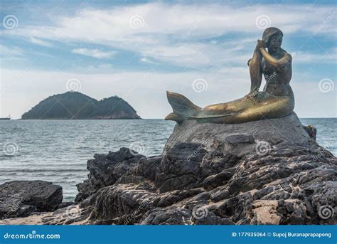 The Mermaid Statue At The Laem Samila Beach In Songkhla, Thailand ...