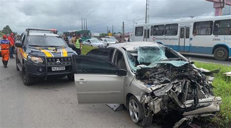 Dupla Suspeita De Assaltos E Sequestro é Presa Na Ba Após Carro Capotar