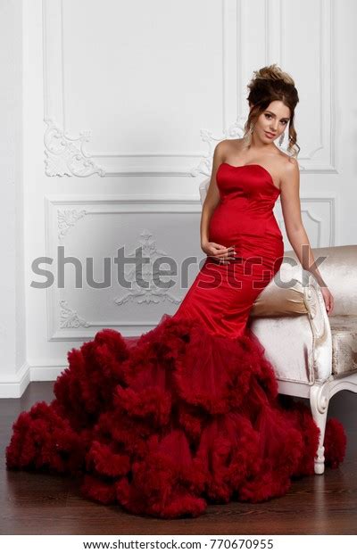 Gorgeouse Beauty Pregnant Woman Luxury Red Foto De Stock 770670955