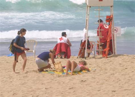 Un guardia civil fuera de servicio rescata a tres niños que se ahogaban