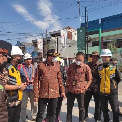 Bupati Sidoarjo Sidak Proyek Jalan Simpang 3 Pasar Tulangan