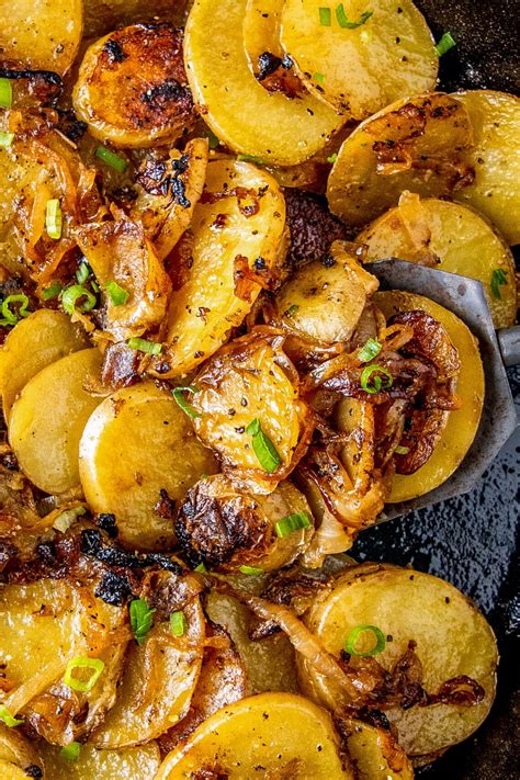 Fried Potatoes and Onions | Easy Dinner Ideas