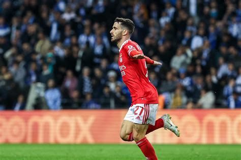 Benfica leva a melhor no Dragão e dispara na liderança Rafa resolveu