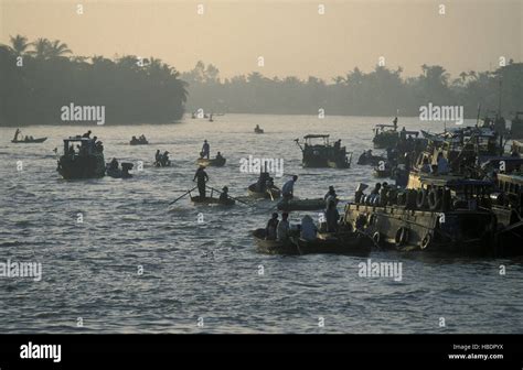 ASIA VIETNAM MEKONG DELTA FLOATING MARKET Stock Photo - Alamy