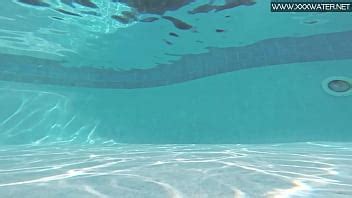 Minnie Is Being Hardcore Fucked In The Pool XNXX