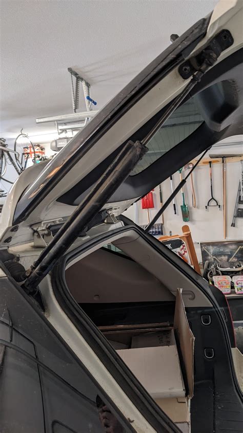 2014 Chev Equinox - hydraulic lift leaking : r/Chevrolet