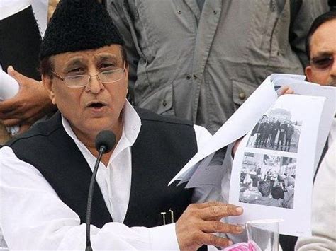 Azam Khan बकरी चोरी मुर्गी चोरी से लेकर कई मामलों में आजम खान को राहत