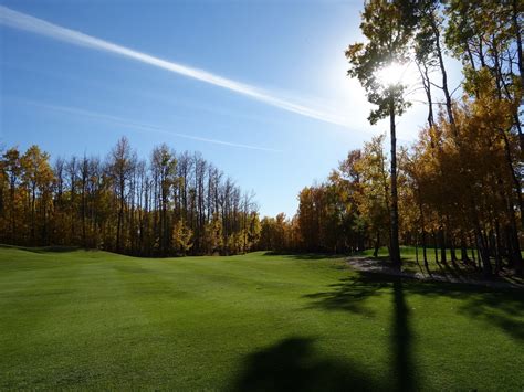 Lakewood Golf Resort - 18 Hole Golf Resort in Sylvan Lake