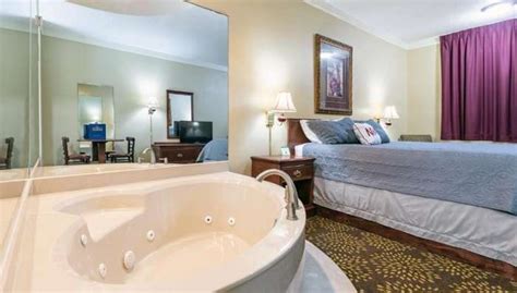 7 Romantic Hotels With Hot Tub In Room in Memphis, TN