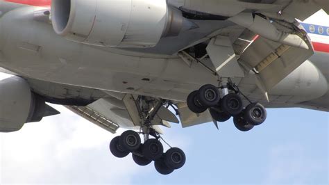 The Aircraft Landing Gear: Types and How They Work