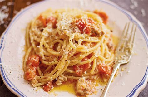 Antonio Carluccios Pasta With A Chilli Bacon And Tomato Sauce Recipe