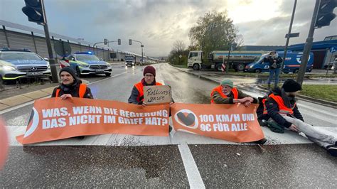 Straßenblockade Letzte Generation klebt sich auf B29 fest Aalen