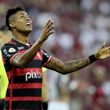 Bruno Henrique se recupera e deve ser titular do Fla veja escalação