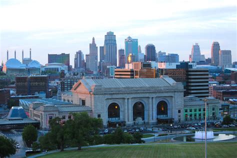 170+ Kansas City Skyline Sunset Stock Photos, Pictures & Royalty-Free ...