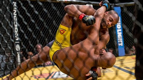 Daniel Cormier Beats Anderson Silva With Unanimous Decision Still Booed