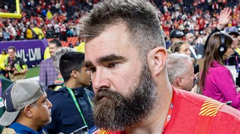 'WWE sign him', Jason Kelce unrecognizable as Eagles star goes wild at Chiefs' Super Bowl ...