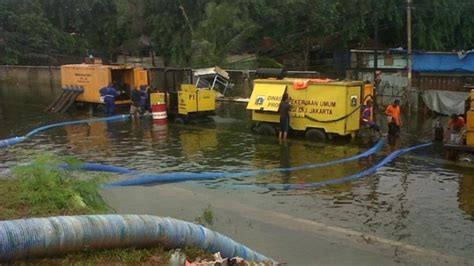 Hadapi Banjir DKI Siagakan Pompa Dan Peralatan Berat