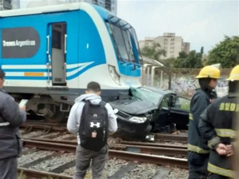 Una Formaci N Del Tren Roca Arroll A Un Auto En La Estaci N Mitre Y