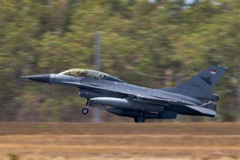 Mengenang Aksi 2 F 16 Tni Au Sergap 5 F 18 Us Navy Di Langit Bawean