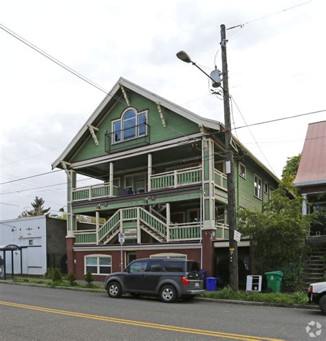 Ellis Island Apartments Apartments In Portland Or