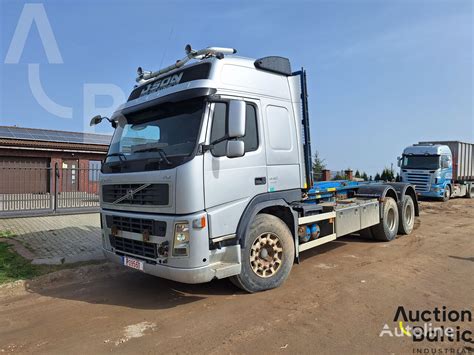 Buy Volvo FM 440 hook lift truck by auction Lithuania Klaipėda KN39935