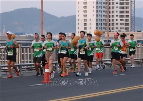 Manulife Danang International Marathon 2023 kicks off - VNA Photos - Vietnam News Agency (VNA)