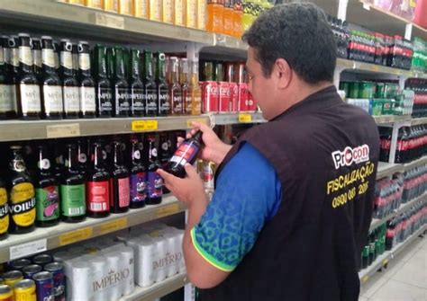 Procon autua dois supermercados de João Pessoa por venda de produtos