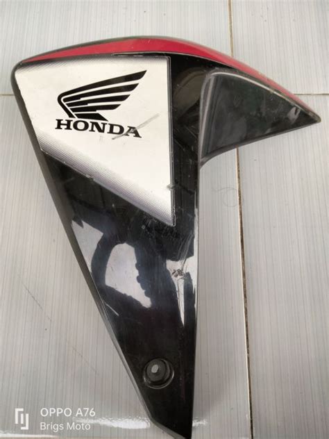 Cover Sayap Kupingan Tangki Sebelah Kiri Honda Megapro Monoshock Hitam