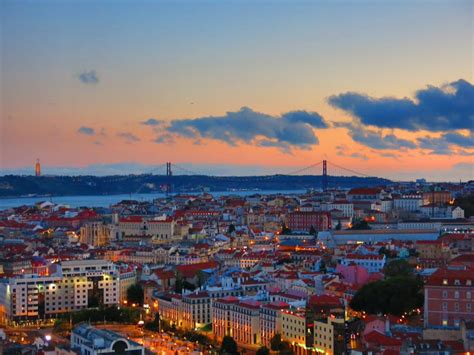 Sunset nos Miradouros de Lisboa - GreenTrekker.pt