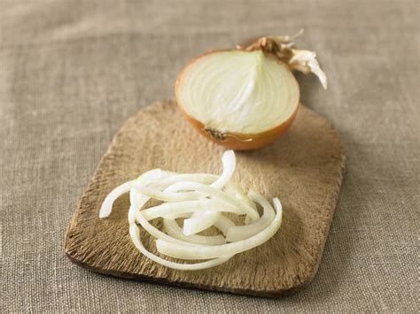 Guide To Slicing Onions With Ease