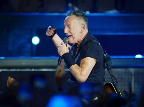 What To Know About Peptic Ulcer Disease After Bruce Springsteen