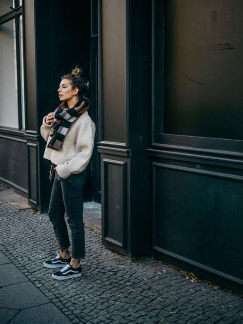 Pin By Penny Alford On Cold Weather Style Black Vans Outfit Sneakers