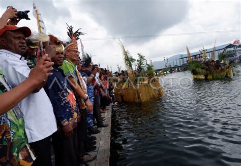 Menparekraf Buka Festival Danau Sentani ANTARA Foto