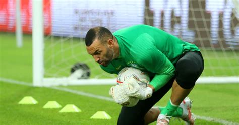 Tite revela que Weverton do Palmeiras sofreu luxação no dedo em