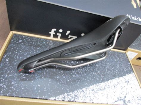 Selle Royal Fi Zi K Limited Color Edition Antares R3 Open Kiumレール セラロイヤル フィジーク アンタレス R3 オープン