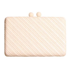 CLUTCH OFF WHITE PALHA TRANÇADA DETALHE LINHA NUDE FECHO BOLA FORMATO