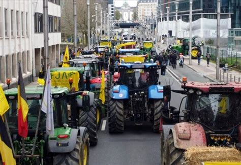 Poljoprivrednici Traktorima Blokirali Brisel U Znak Protesta Protiv