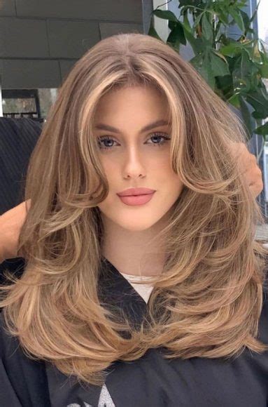 50 Chic And Versatile Medium Layered Haircut Ideas Middle Part Bronde