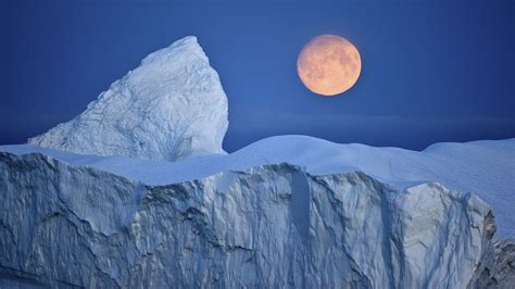 Seasons in the Antarctic Peninsula: Weather and Climate