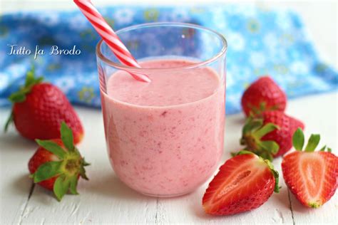 SMOOTHIE ALLE FRAGOLE E YOGURT Frullato Leggero Tutto Fa Brodo In Cucina