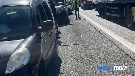 Incidente In Tangenziale A Collegno Scontro Fra Due Auto Agosto