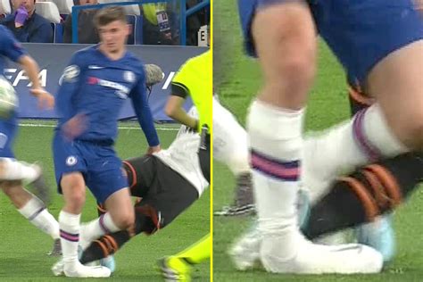 Mason Mount injury: Chelsea midfielder forced off on Champions League ...