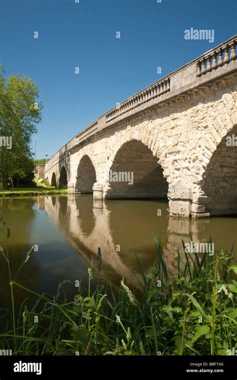 Swinford Toll Bridge over the River Thames in Oxfordshire Uk Stock Photo - Alamy