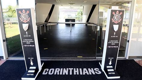 Torcida Organizada Protesta Em Frente A Ct Do Corinthians E Pede Sa Da